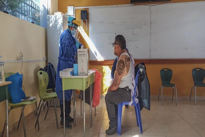 En reunión se dispuso agotar vacunas hasta el jueves.