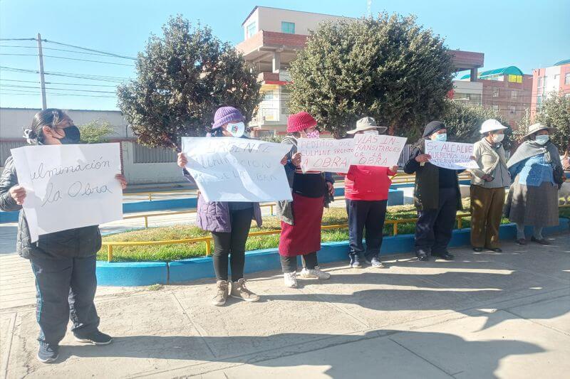 Protesta de los vecinos afectados por cierre de vía.