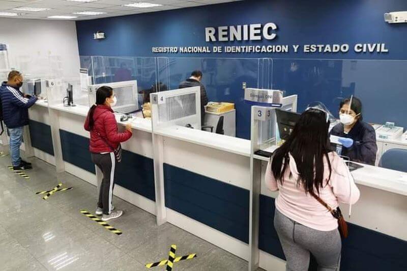 Trámite en dependencia de Reniec o página web.