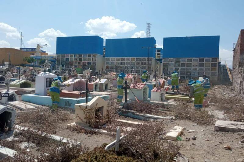 Personal de la Municipalidad de Cayma inició la limpieza hace más de 2 semanas.