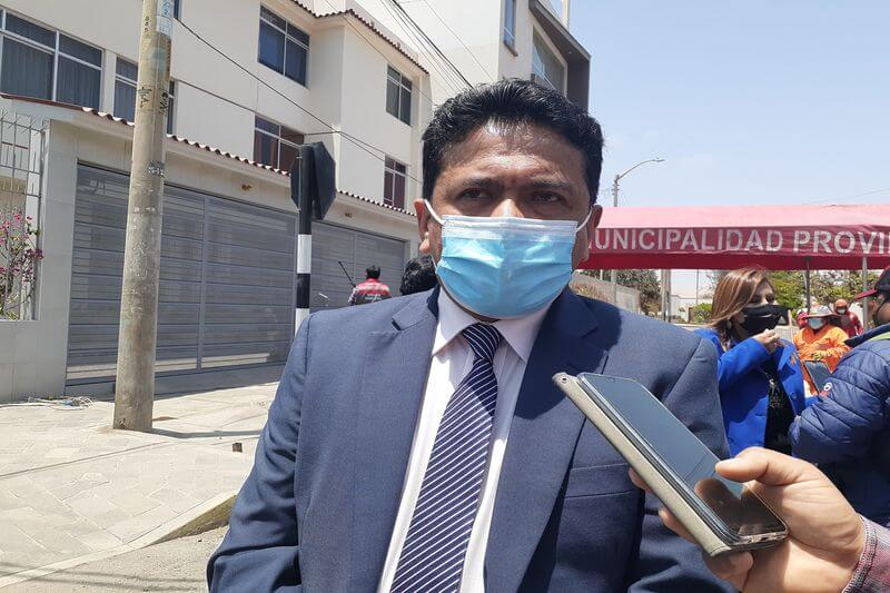 Cónsul de Bolivia en Tacna, Jorge Terán, gestiona vacunación con Salud.