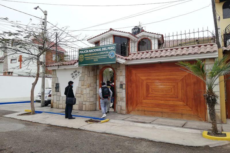 Detenidos se encuentran en sede de Dirección contra la Corrupción de la Policía.