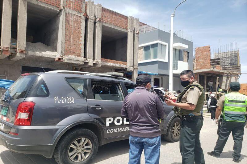 Trabajador no logró resistir el impacto pese a la ayuda de sus compañeros.