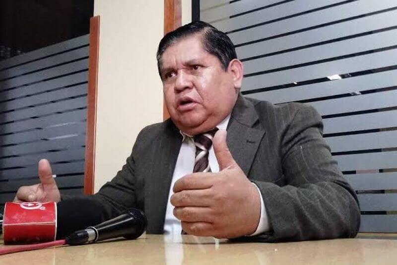 Wálter Gutiérrez debe de asumir el cargo de gobernador, según la norma.