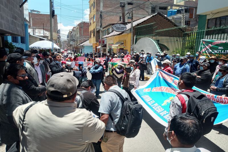 Protesta se presenció en las 2 sedes del GR de Puno.