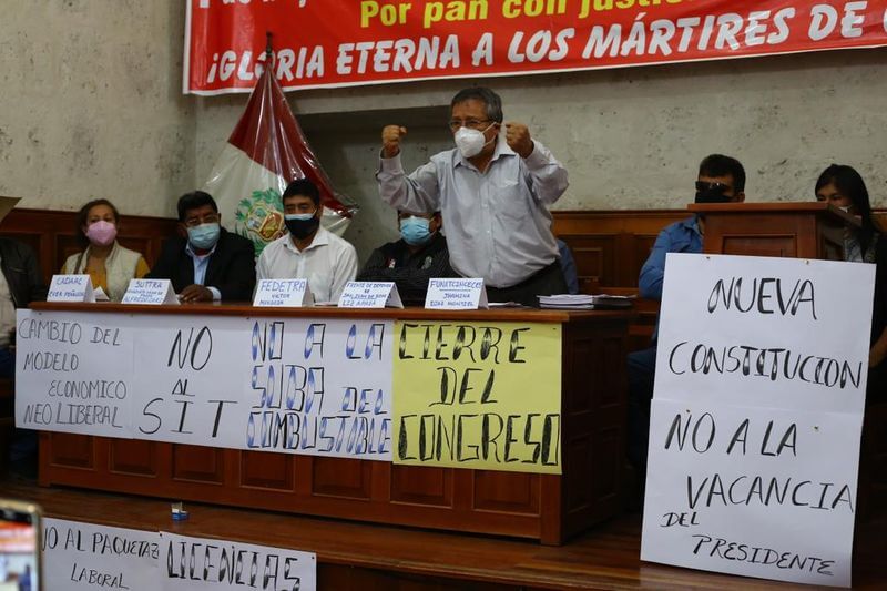 Denuncian que bolivianos les quitan las cargas por tener fletes más bajos.