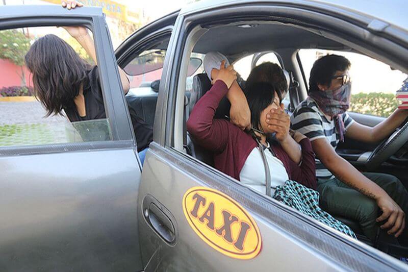 ¡Cuidado! Falsos taxistas operan en principales avenidas y horas punta.