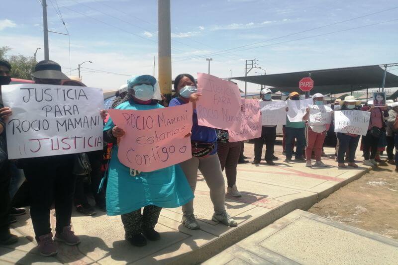 Madre de Rocío Mamani se desmayó durante protesta frente a sede del Depincri.
