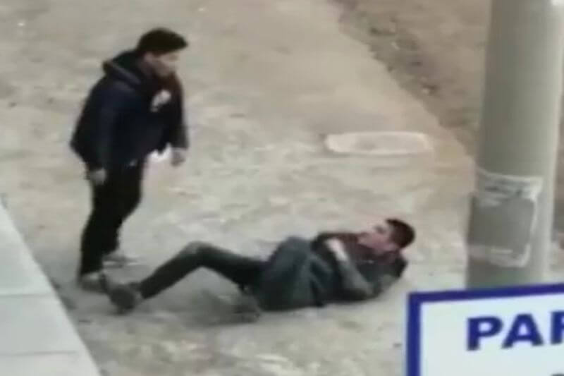 En video de vigilancia se puede observar cómo joven capturó a asaltante.