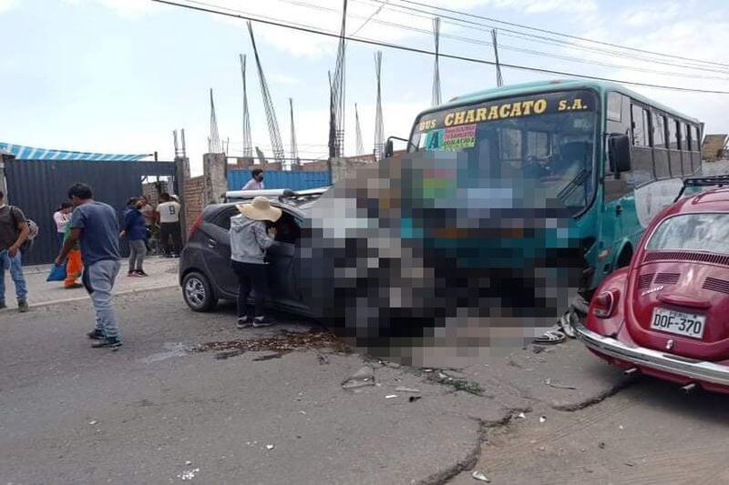 Conductor del auto murió desangrado al quedar atrapado en su vehículo.