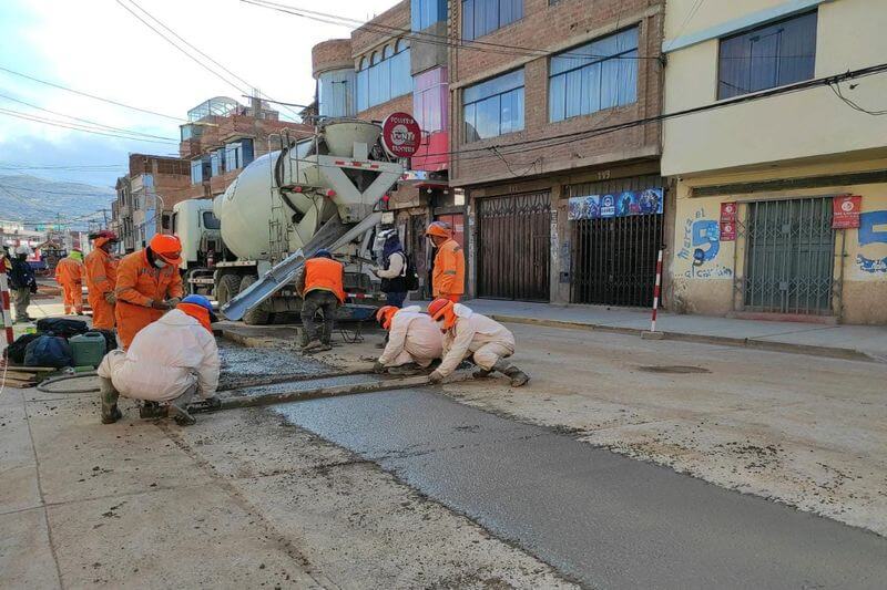 Después de semanas de paralización y retraso, las obras del componente 1 del Proyecto de Tratamiento de Aguas Residuales (PTAR), de los tramos; Av. Floral y Av. La Torre, reiniciaron sus obras de culminación y asfalto.