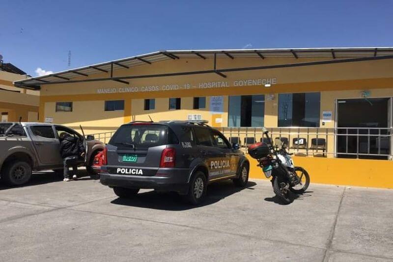 Policías del área de Homicidios acudieron al hospital Goyeneche para investigar.