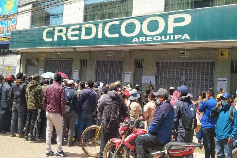 Cientos de ahorristas están en una incertidumbre ante la quiebra de la cooperativa Credicoop Arequipa