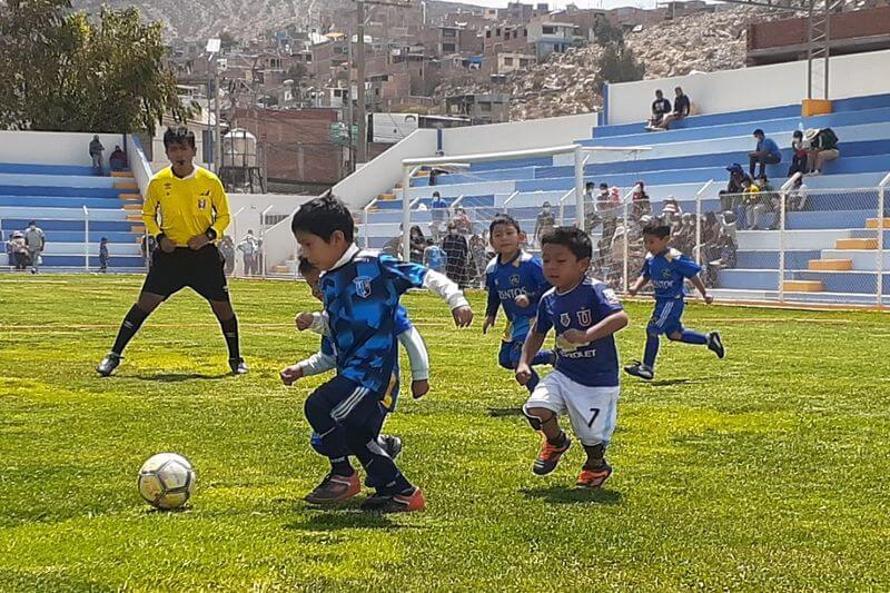 tienen futuro. Niños de cuatro años son protagonistas de la primera fecha del Campeonato de Fútbol de Menores Miraflores 2021.