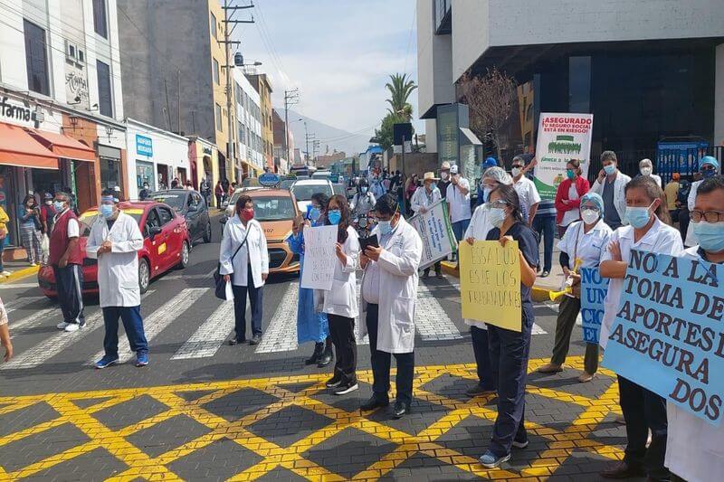 Médicos de Yanahuara se sumaron a paro nacional de 24 horas.