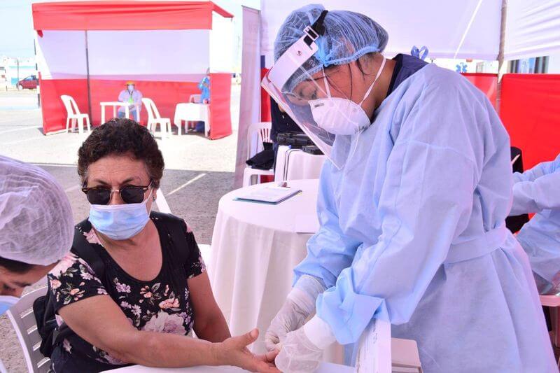 Pruebas se procesan en laboratorio instalado en el centro de salud San Francisco.