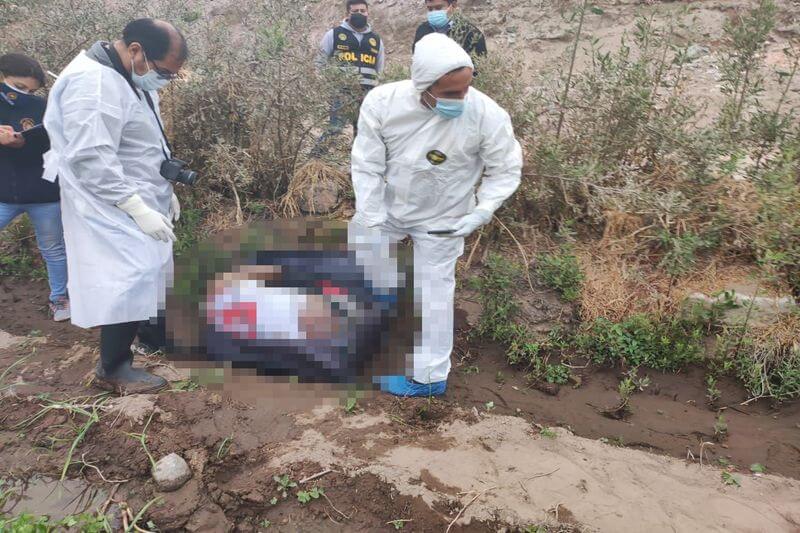 Cuerpo habría sido llevado en un auto y dejado en el lugar.