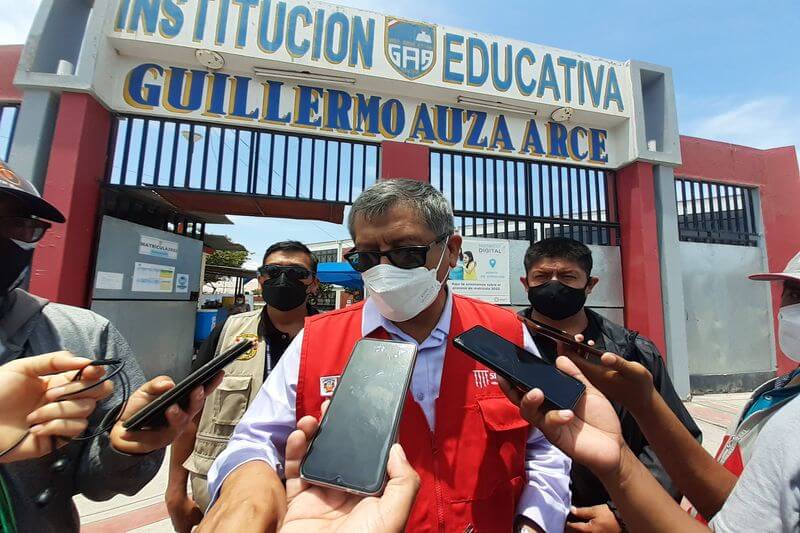 Ministro de Educación, Rosendo Serna, arribó a Tacna para verificar condición de planteles.