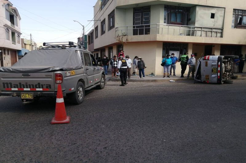 Accidente ocurrió en la intersección de las calles Huáscar y Tarapacá.