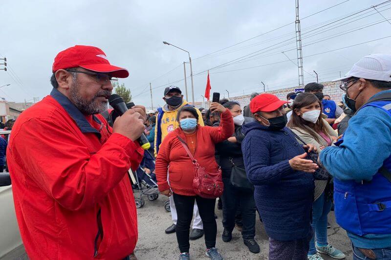 Población de la parte alta de Paucarpata protesto frente al gobierno regional.