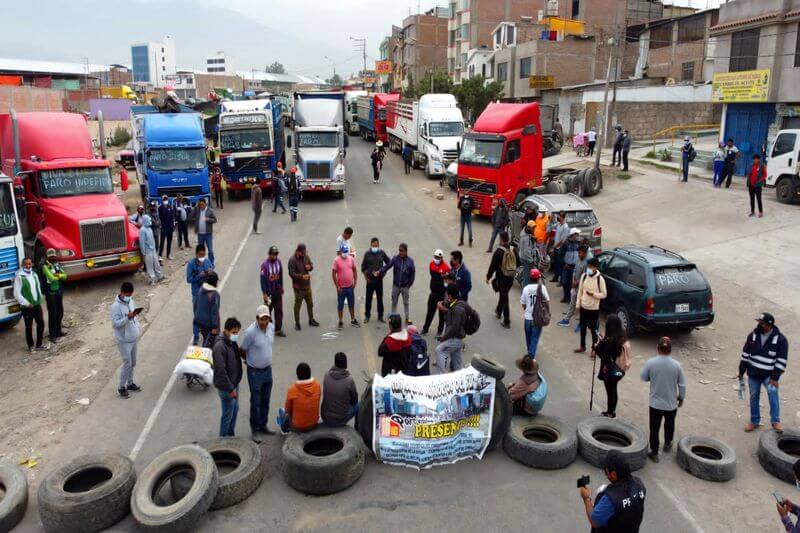 Tres turistas francesas y 12 polacos que iban rumbo a Cusco fueron afectados.