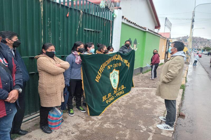 Dejaron ingresar a niños, administrativos y docentes.