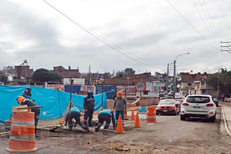 Municipalidad de Cayma realiza parchado de vías en el distrito.