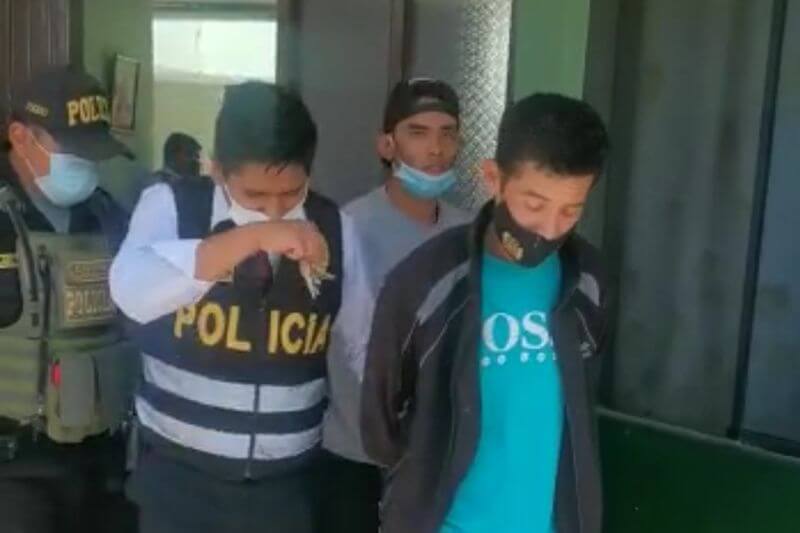 Jóvenes venezolanos fueron detenidos por agentes de la comisaría González Vigil.