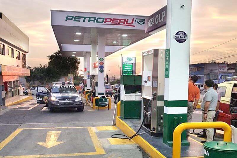 La medida también obliga a usar gasolina premium.