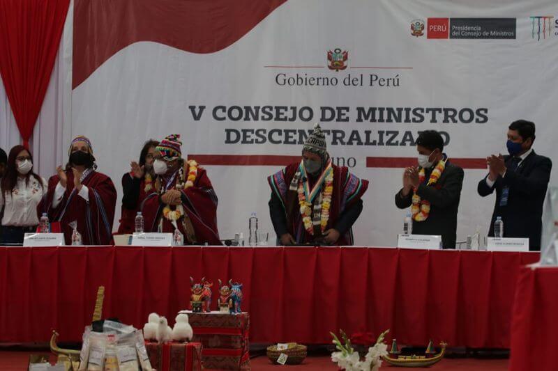 Presidente recibió honores y respeto en Huancané.