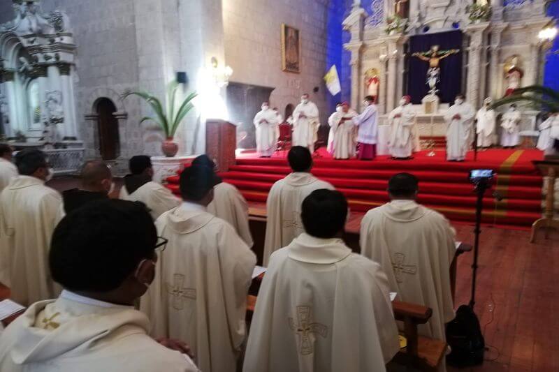 Religiosos reafirmaron sus votos en tradicional ceremonia.