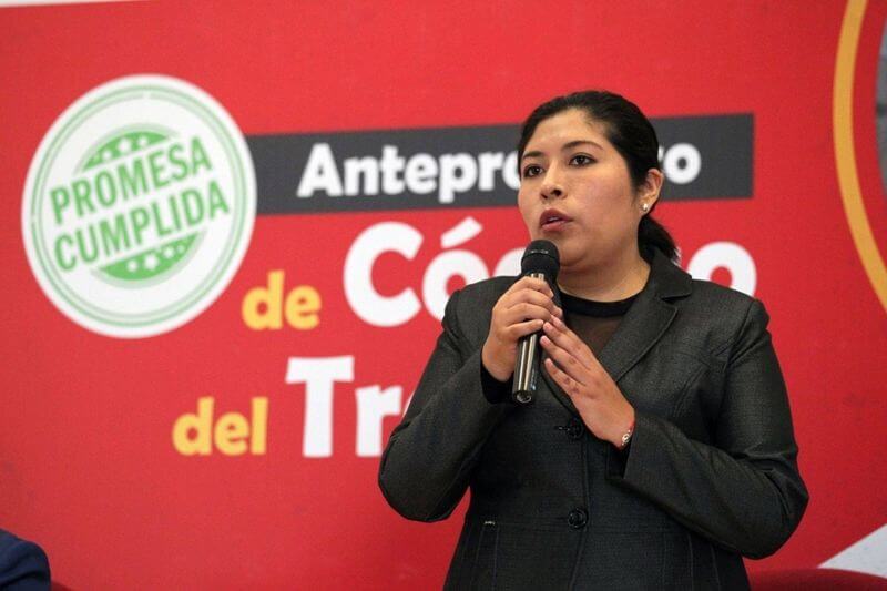 Betssy Chávez recibió apoyo de UNJBG tras denuncia de plagio.