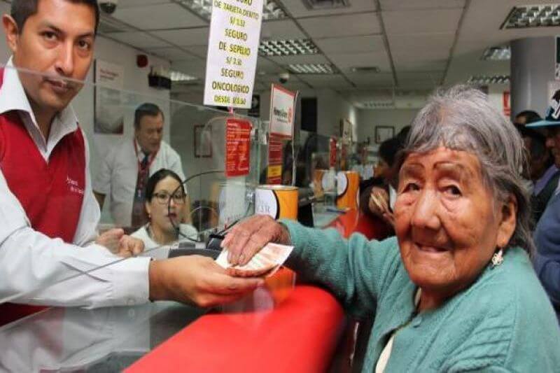 Pensión 65 inició la entrega de los bonos a los usuarios de Arequipa.