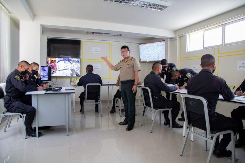 Los efectivos de la comisaría de Cerro Colorado requieren de S/ 90 mil para el equipamiento del centro de monitoreo policial.