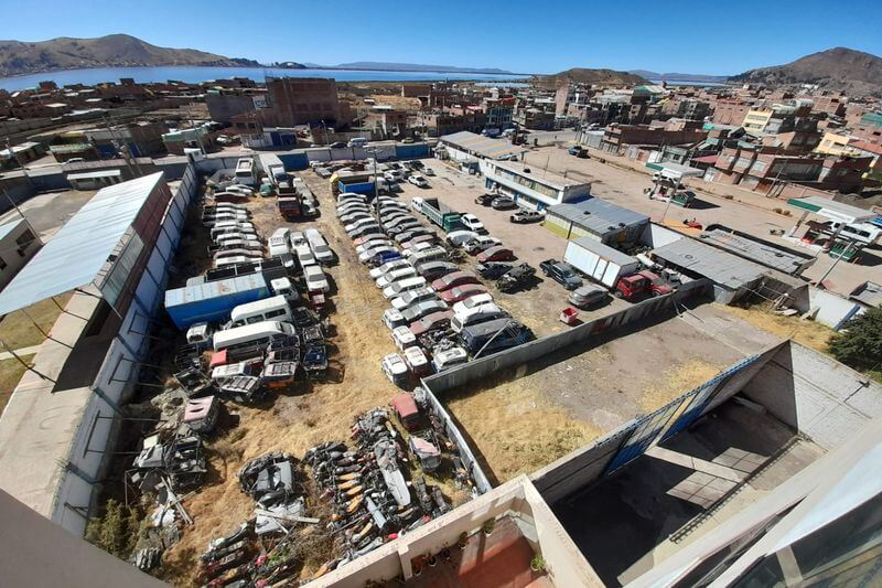 Terreno cercado con calaminas es amplio (1435 m2).