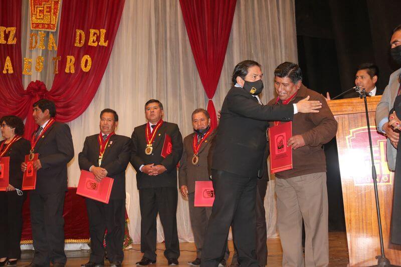 Director de la UGEL presente.