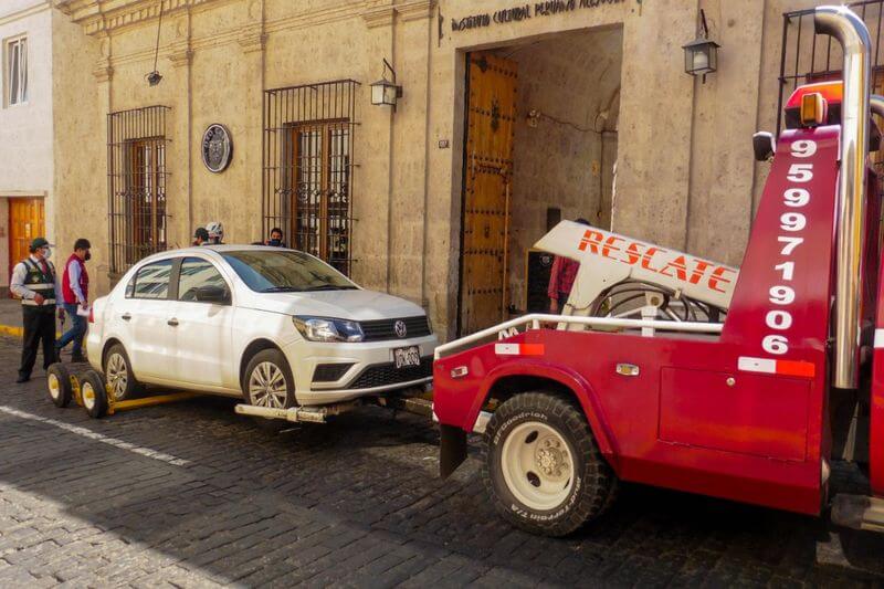 Conductores deberán guardar sus vehículos en playas de estacionamiento.