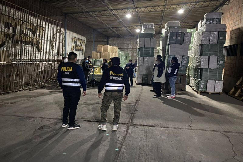 Policía fiscal inmovilizó mercadería en almacén del Parque Industrial.