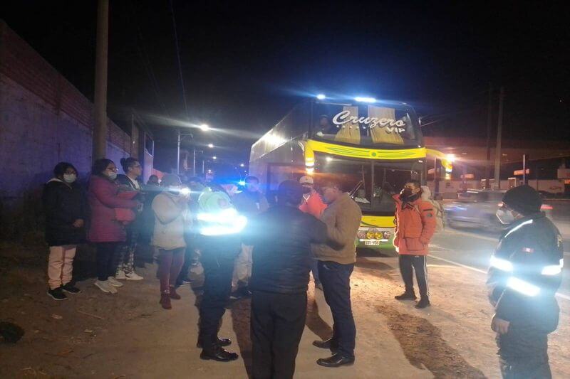 El bus de la empresa Power que se dirigía a Arequipa cayó en un bochornoso acto.