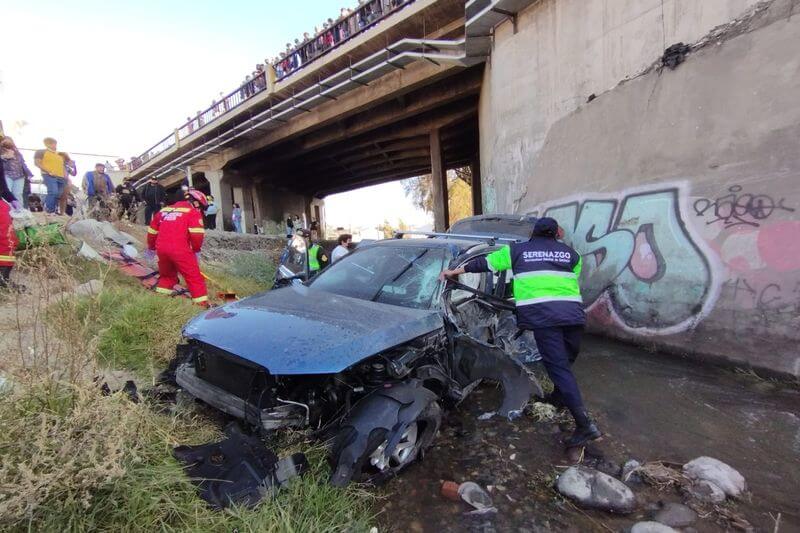 Vehículos quedaron completamente destrozados y tuvieron que ser remolcados.