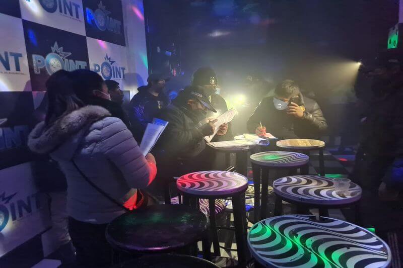 Encuentran a menores de edad en discoteca de Ilave.