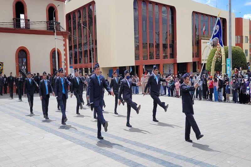 Colegios carolinos realizaron ceremonias.