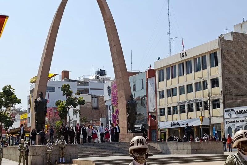 Marcha de los tarateños concluyó en el Paseo Cívico.