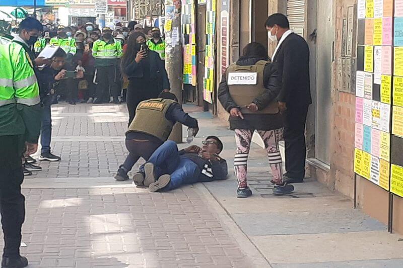 Simula el instante cuando asesinó a comerciante.