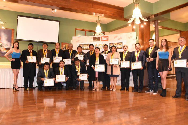 Merecido premio a los emprendedores y líderes de la región Puno que destacaron con su trabajo y constancia.