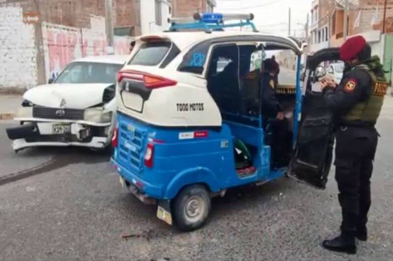 Policía Nacional llegó hasta la zona del accidente en la avenida Federico Basadre.