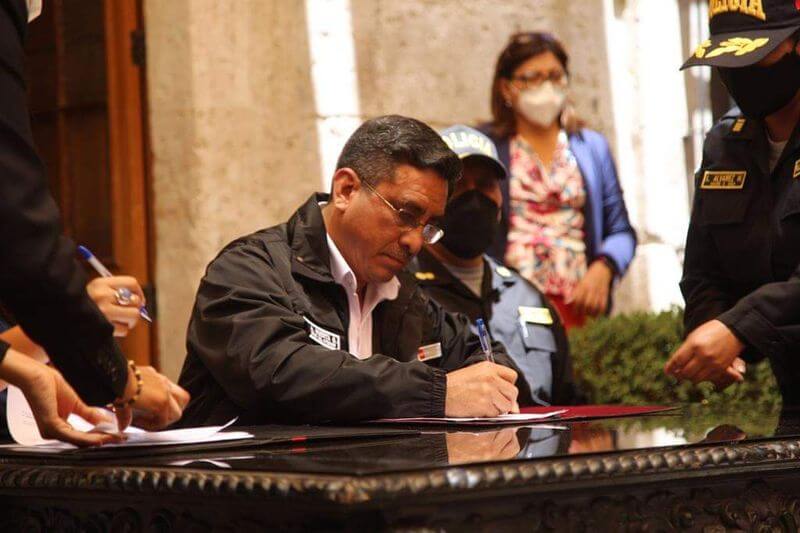 Ministro del Interior estuvo en la ciudad de Arequipa para firmar acuerdo.