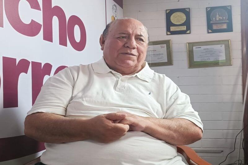 Electo gobernador Luis Torres cumple arresto domiciliario.