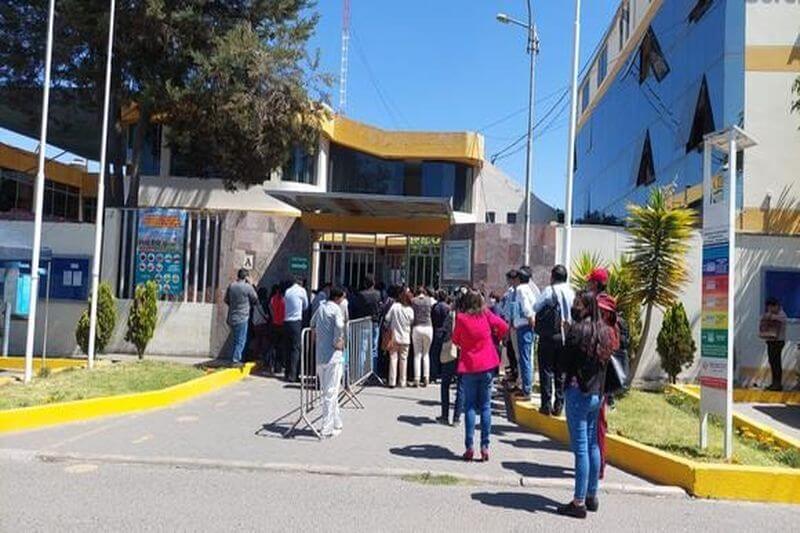 Trabajadores de provincia exigen reasignación en plazas de provincia Arequipa.