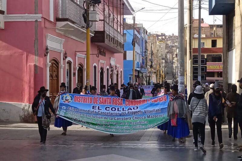 Se movilizaron por calles de la ciudad de Puno.